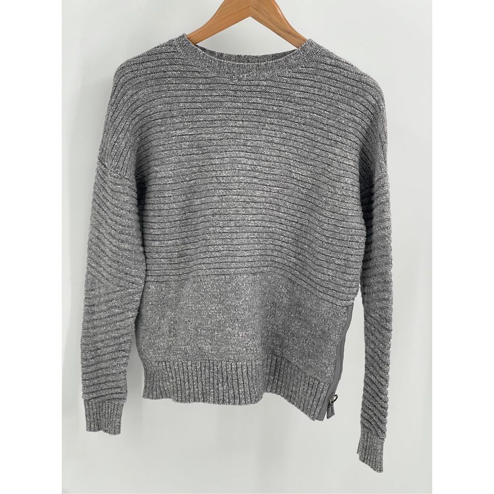 Lululemon Sweater Women’s Size Medium Gray Ling Sleeve Pullover